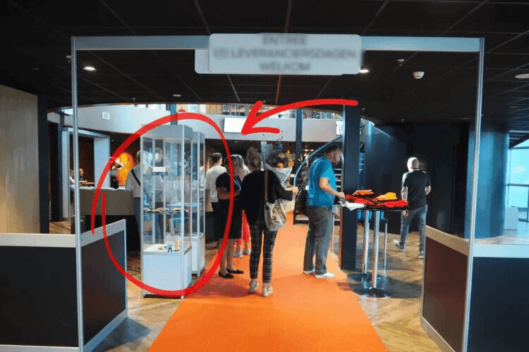 Vitrine à l'entrée